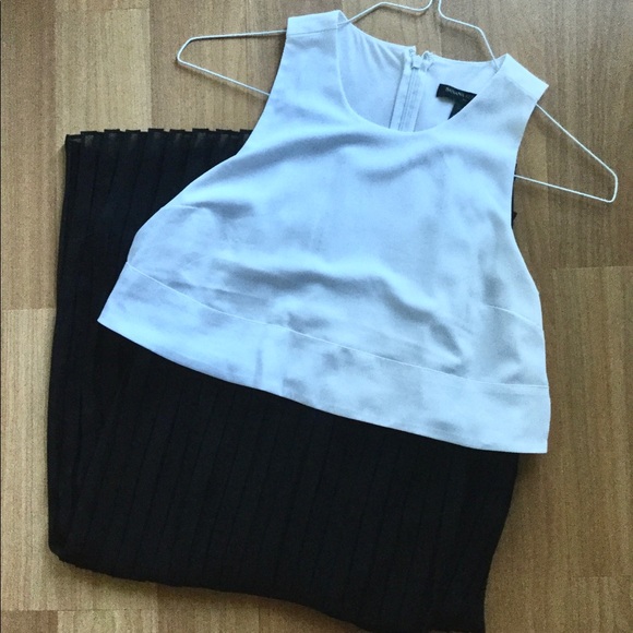 Banana Republic pleated dress - Picture 2 of 2